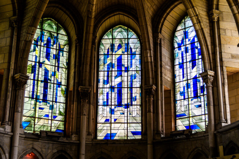 Vitraux Charles Marq chapelle axiale - Photo JL CLEMENT